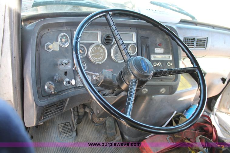 image for item C3693 1993 Ford LTS9000 vactor truck