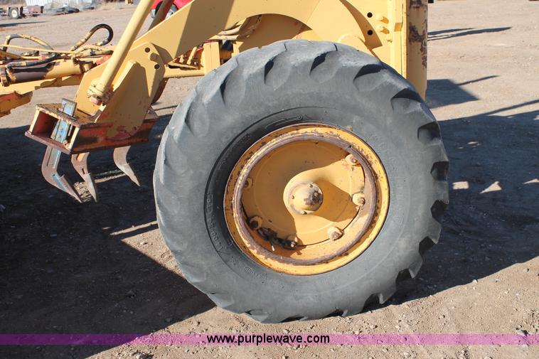 image for item C3697 1989 Champion 710A articulated motor grader