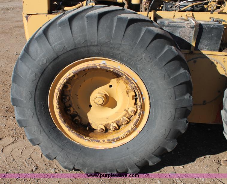 image for item C3697 1989 Champion 710A articulated motor grader