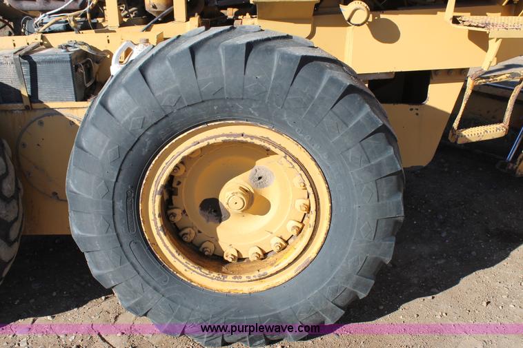 image for item C3697 1989 Champion 710A articulated motor grader