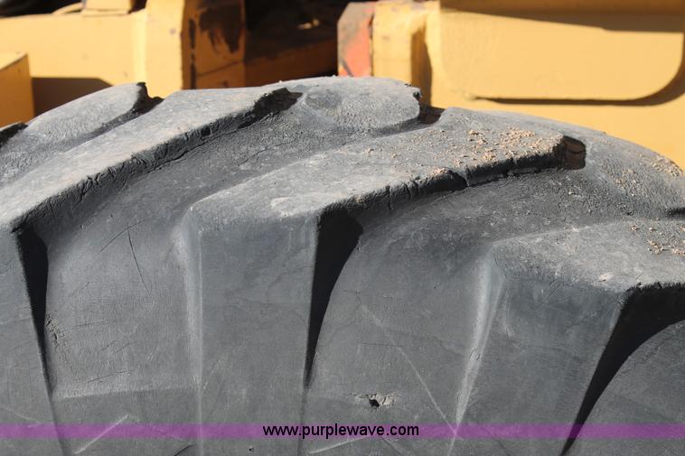 image for item C3697 1989 Champion 710A articulated motor grader