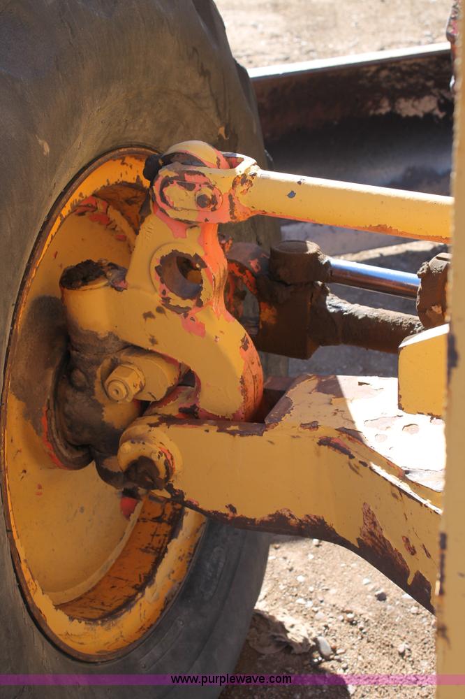 image for item C3697 1989 Champion 710A articulated motor grader