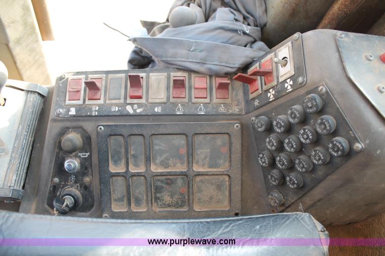 image for item C3697 1989 Champion 710A articulated motor grader