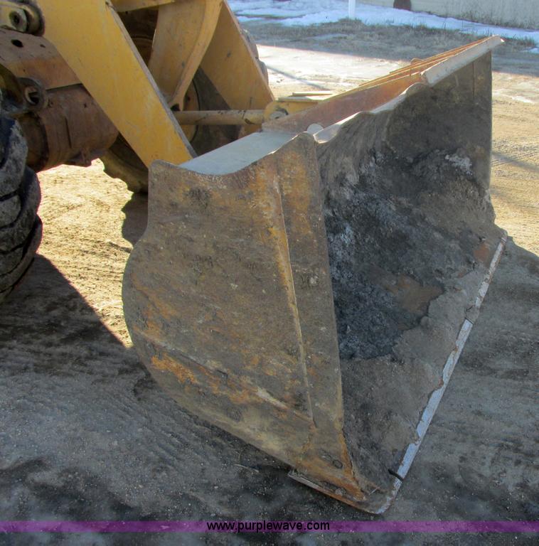 image for item E5264 1995 Caterpillar 924F wheel loader