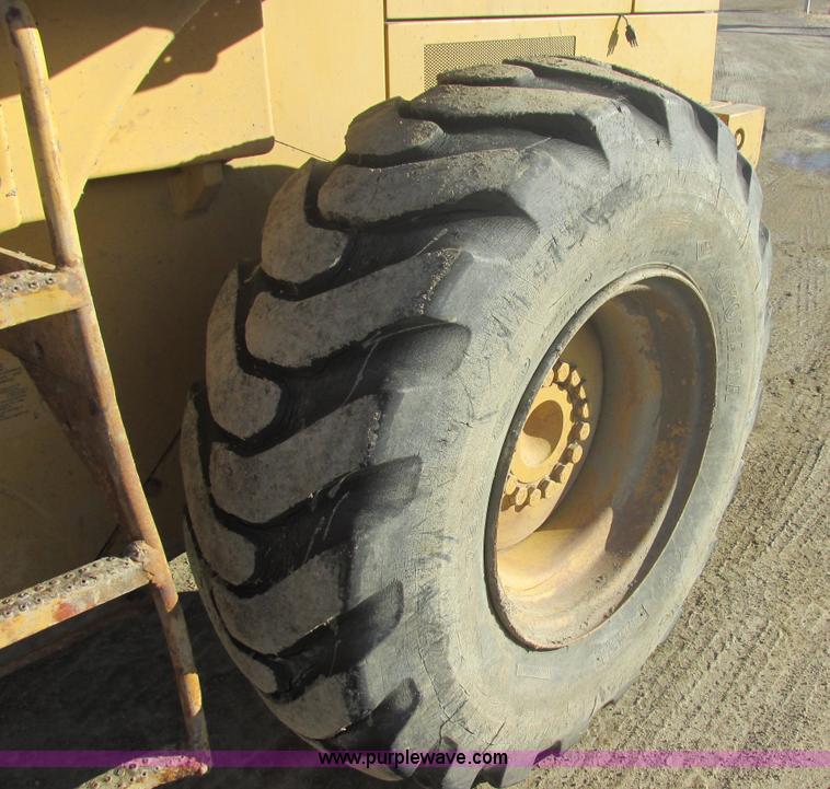 image for item E5264 1995 Caterpillar 924F wheel loader