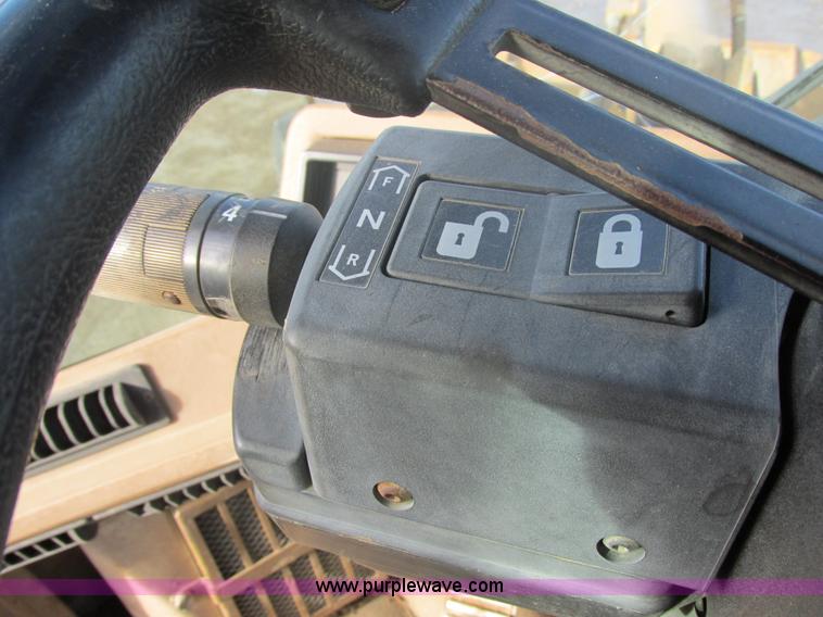 image for item E5264 1995 Caterpillar 924F wheel loader