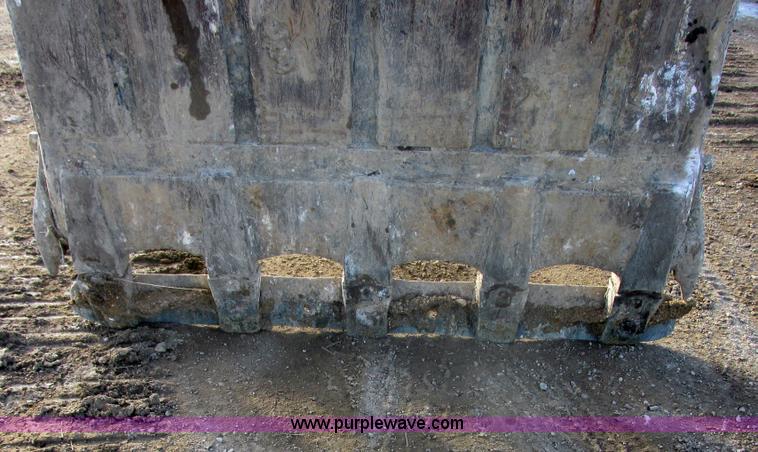 image for item E5265 1989 Hitachi EX150 excavator