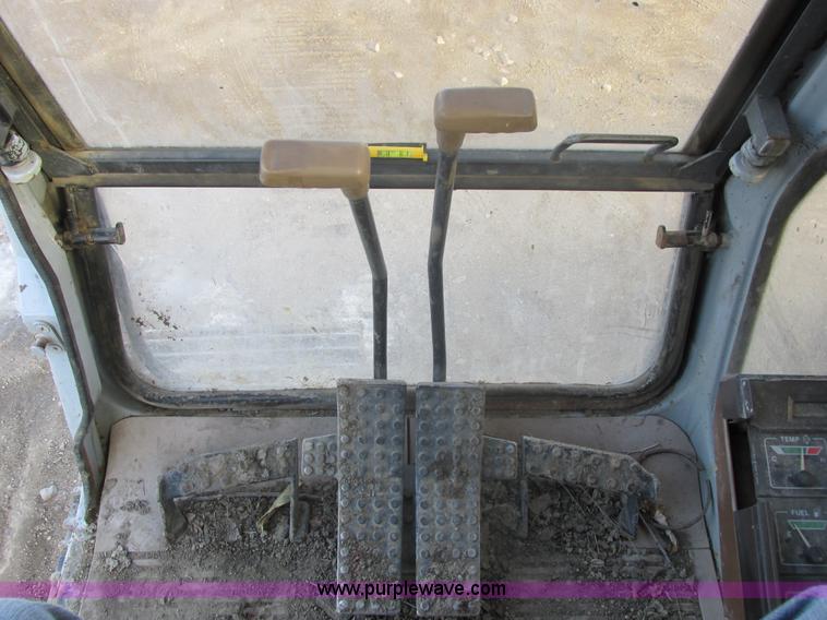 image for item E5265 1989 Hitachi EX150 excavator