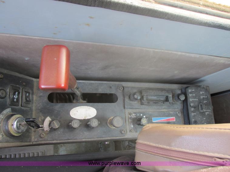 image for item E5265 1989 Hitachi EX150 excavator