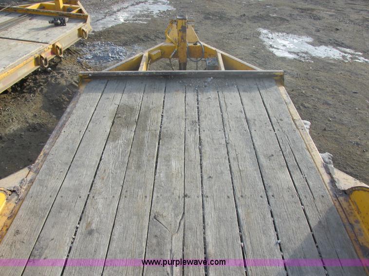 image for item E5266 2003 Trail King TKT-120 tandem axle equipment trailer