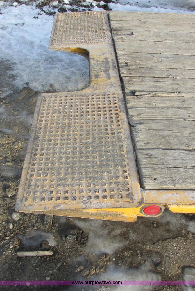 image for item E5266 2003 Trail King TKT-120 tandem axle equipment trailer