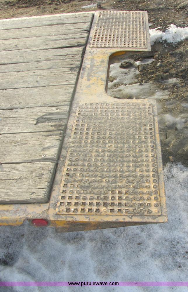 image for item E5266 2003 Trail King TKT-120 tandem axle equipment trailer