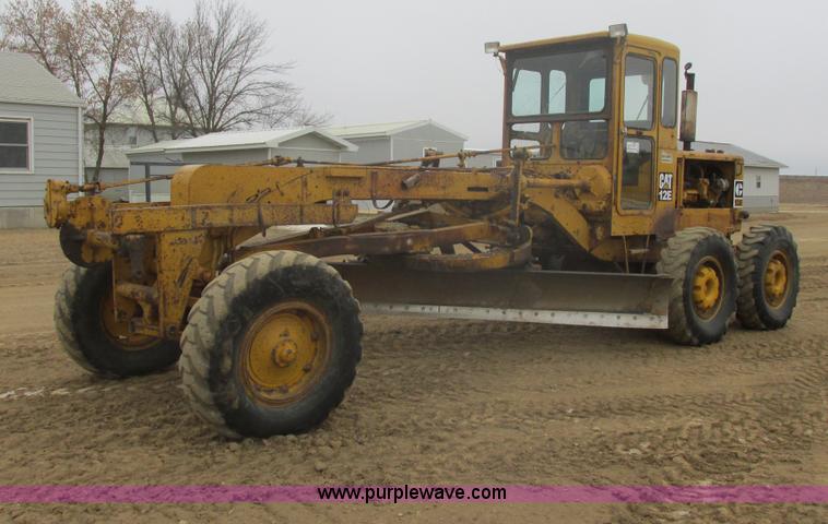 image for item E5270 1966 Caterpillar 12E motor grader