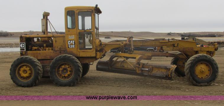 image for item E5270 1966 Caterpillar 12E motor grader