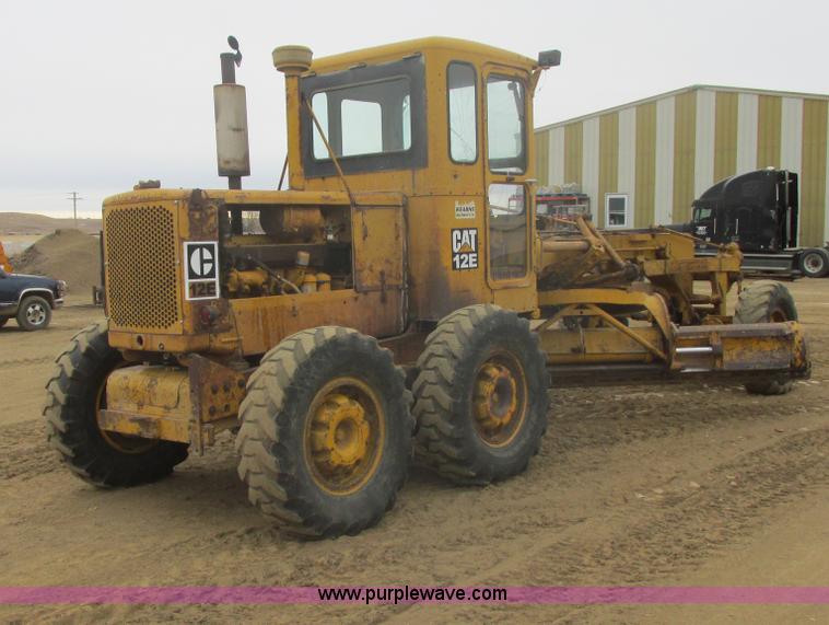 image for item E5270 1966 Caterpillar 12E motor grader