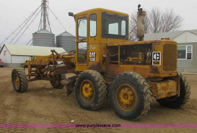 image for item E5270 1966 Caterpillar 12E motor grader