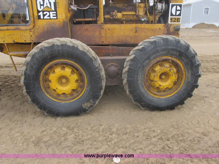 image for item E5270 1966 Caterpillar 12E motor grader