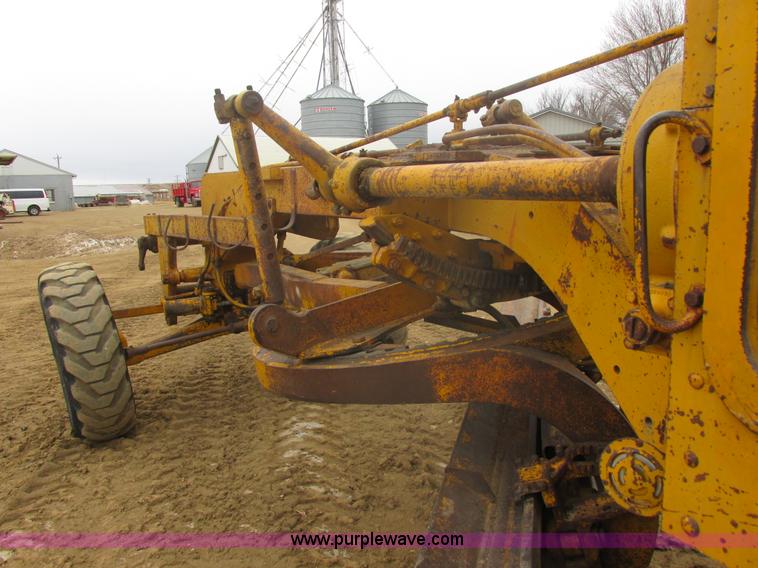 image for item E5270 1966 Caterpillar 12E motor grader