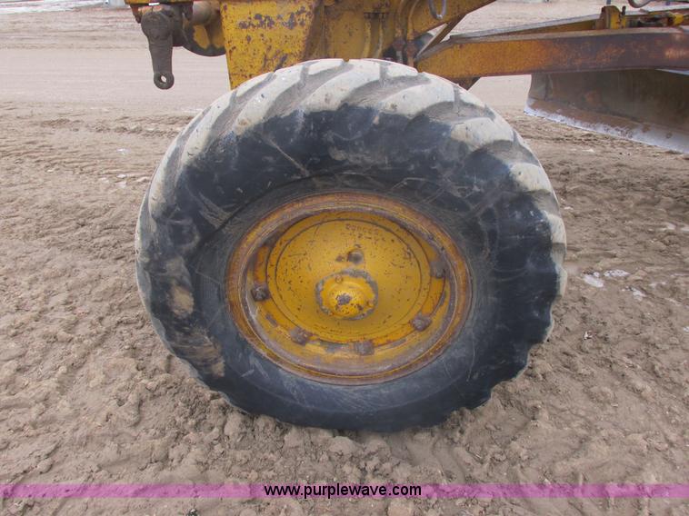 image for item E5270 1966 Caterpillar 12E motor grader