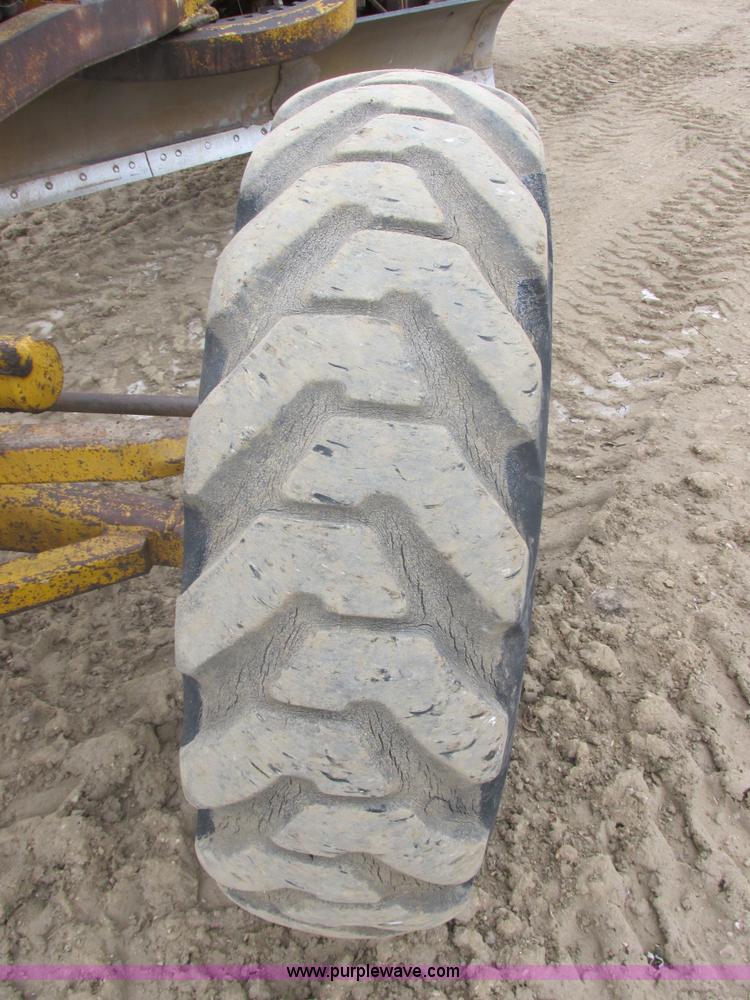 image for item E5270 1966 Caterpillar 12E motor grader