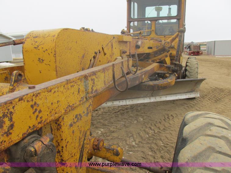 image for item E5270 1966 Caterpillar 12E motor grader