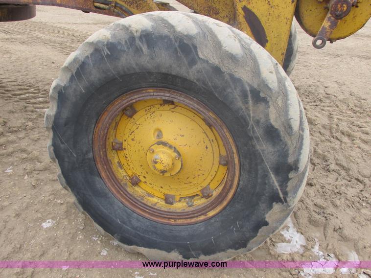 image for item E5270 1966 Caterpillar 12E motor grader