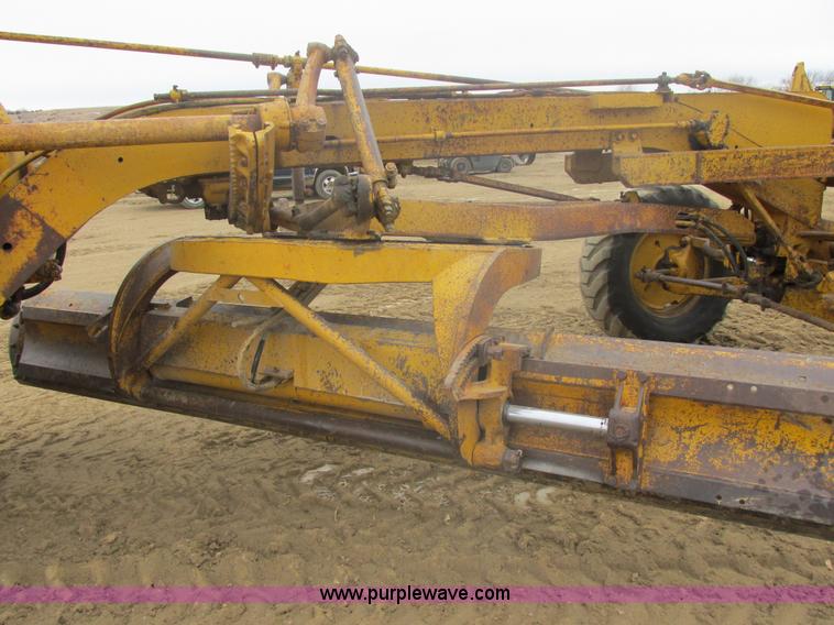 image for item E5270 1966 Caterpillar 12E motor grader