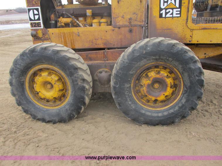 image for item E5270 1966 Caterpillar 12E motor grader