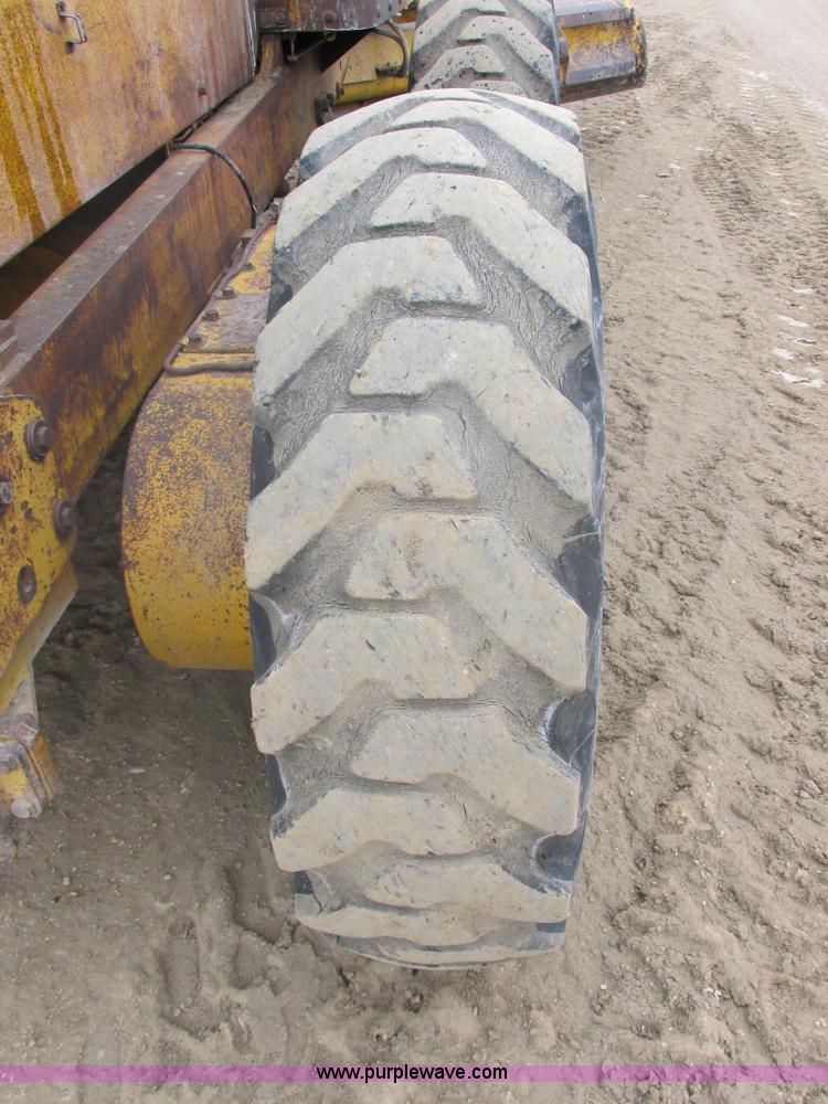 image for item E5270 1966 Caterpillar 12E motor grader