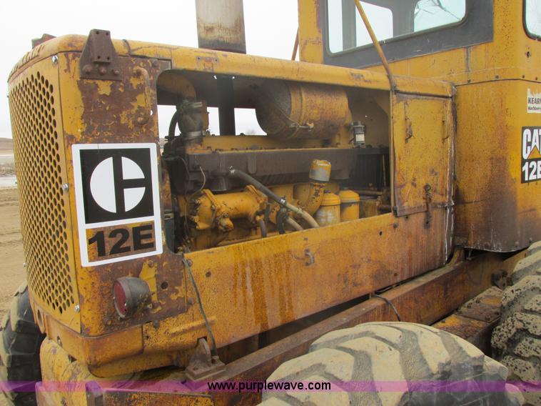 image for item E5270 1966 Caterpillar 12E motor grader