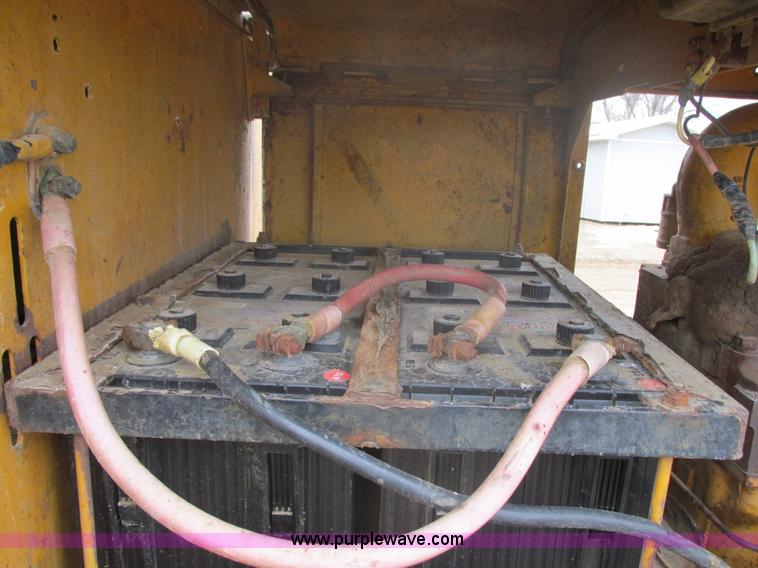 image for item E5270 1966 Caterpillar 12E motor grader