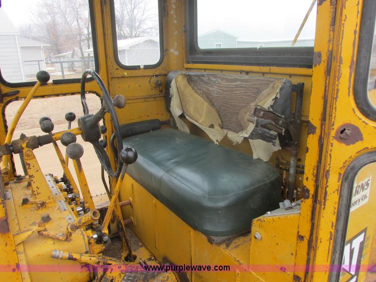 image for item E5270 1966 Caterpillar 12E motor grader