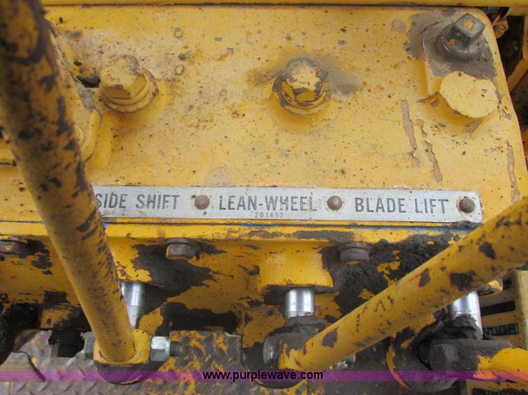 image for item E5270 1966 Caterpillar 12E motor grader