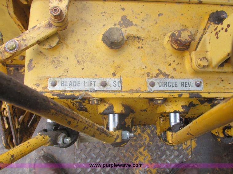 image for item E5270 1966 Caterpillar 12E motor grader