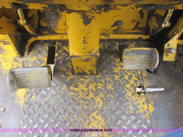 image for item E5270 1966 Caterpillar 12E motor grader