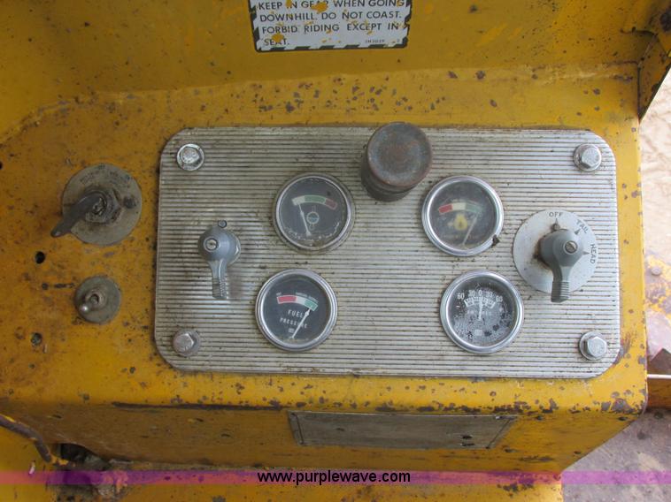 image for item E5270 1966 Caterpillar 12E motor grader