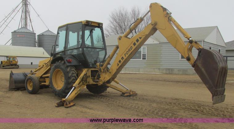 image for item E5272 Ford 555D backhoe