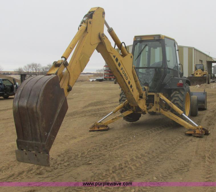 image for item E5272 Ford 555D backhoe