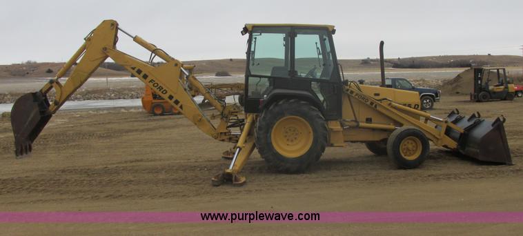 image for item E5272 Ford 555D backhoe