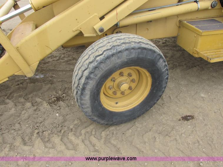 image for item E5272 Ford 555D backhoe