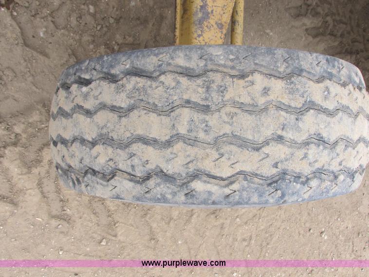 image for item E5272 Ford 555D backhoe