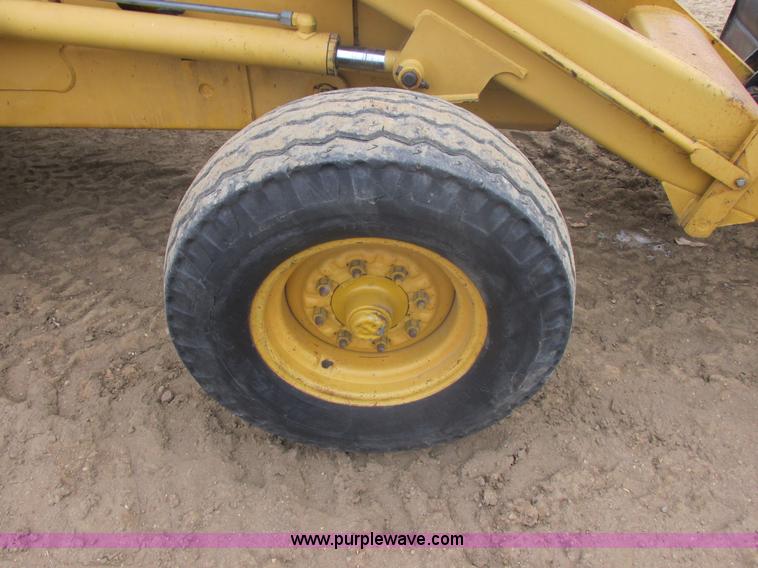 image for item E5272 Ford 555D backhoe
