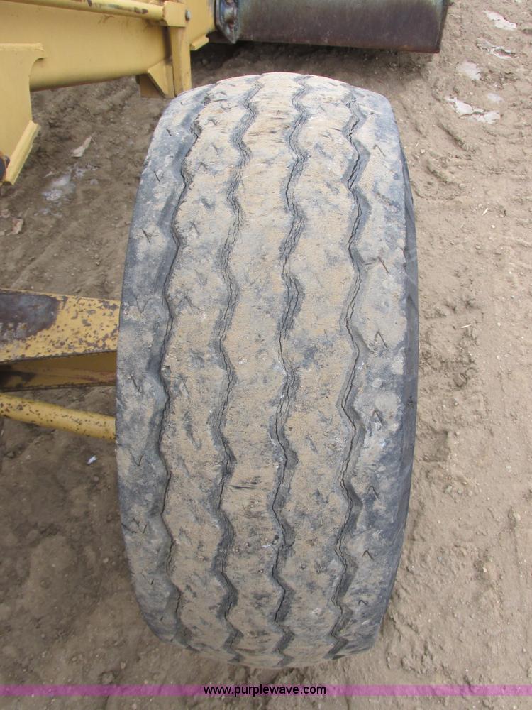 image for item E5272 Ford 555D backhoe