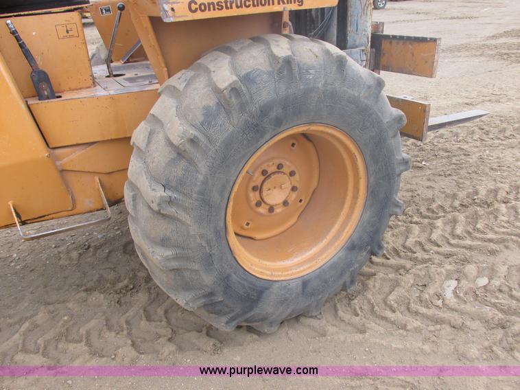 image for item E5273 1984 Case 586D forklift