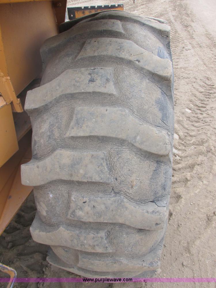 image for item E5273 1984 Case 586D forklift