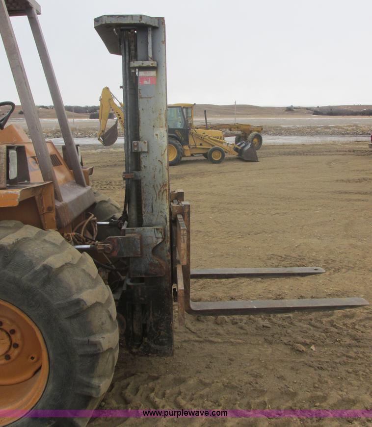 image for item E5273 1984 Case 586D forklift