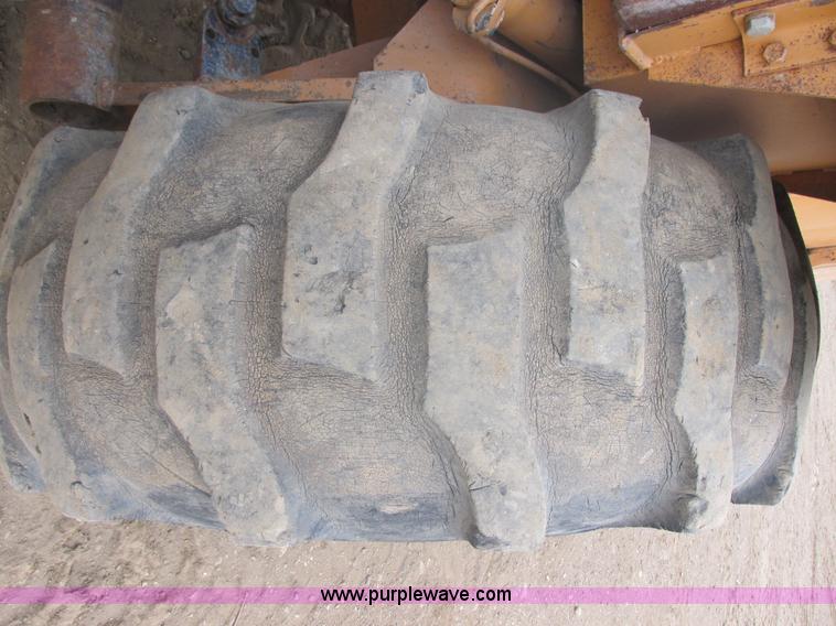 image for item E5273 1984 Case 586D forklift