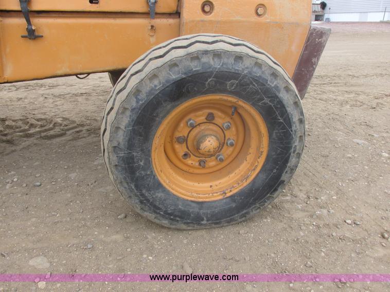 image for item E5273 1984 Case 586D forklift