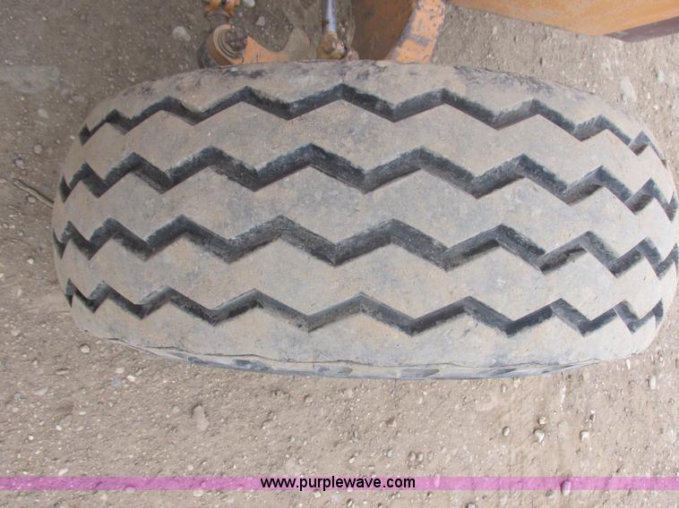 image for item E5273 1984 Case 586D forklift