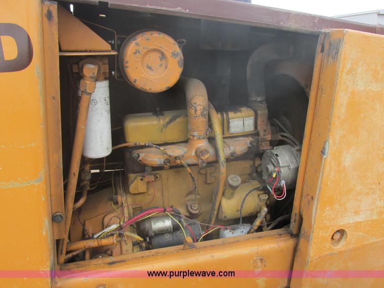 image for item E5273 1984 Case 586D forklift